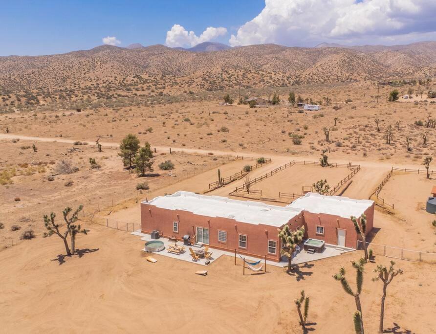Near Pappy & Harriet'S + Rimrock Ranch W/ Hot Tub Villa Pioneertown ภายนอก รูปภาพ
