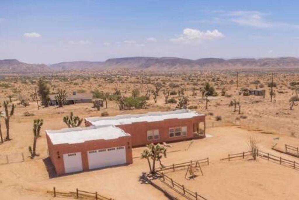 Near Pappy & Harriet'S + Rimrock Ranch W/ Hot Tub Villa Pioneertown ภายนอก รูปภาพ